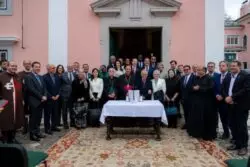 Patriarca de Lisboa celebró Eucaristía con la Cruz de la primera Misa en el Brasil 5 Patriarca de Lisboa celebra Eucaristia com a Cruz da primeira Missa no Brasil 4 768x512 1