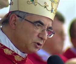 Cardenal Becciu, en un ‘cara a cara’ con León XIV 1 Cardinal Becciu Slovakia 1.9.2018