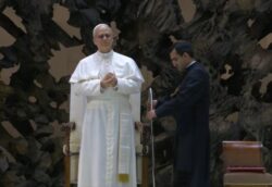 secretario papa1 700x482 1