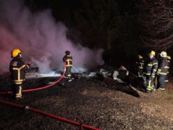 Incendio criminoso destroi capela catolica no Chile 3