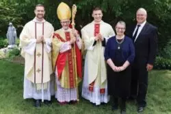 Diócesis de Nebraska celebra el sexto grupo de hermanos que se ordenaron sacerdotes 2 Sin titulo 4