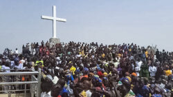 Diocese na Nigeria crisma quase mil cristaos em um unico dia