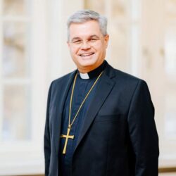 Polémicas declaraciones: Arzobispo de Paderborn pide que defensa de derecho a la vida no agudice tensiones 1 Mons. Dr. Udo Marcus Bentz