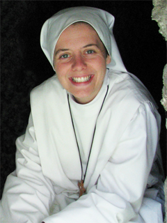 hna clare sonriente