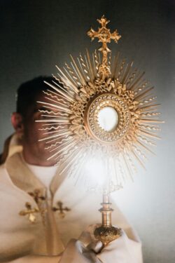 Estrés y vida sacerdotal 1 jacob bentzinger jYQ QxkrFpc unsplash