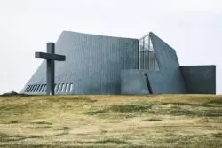 Cuando Jesucristo no sabe por donde entrar a la iglesia: La derrota estética del pos-Concilio 2 job savelsberg 14WRwHCe3a4 unsplash