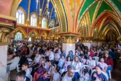 Por qué ir a Misa diaria en familia transforma su hogar 2 6 2