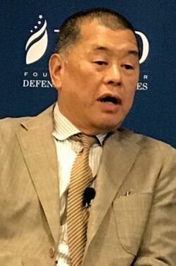 Hijo de empresario católico encarcelado Jimmy Lai: mi padre “sigue luchando” 1 7 3