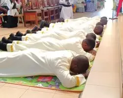 Se ordenan 10 diáconos y un sacerdote en Angola 2 8 1