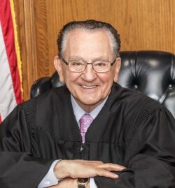 El reciente fallecimiento del ‘juez más amable del mundo’: era católico 1 800px Judge Frank Caprio in 2018