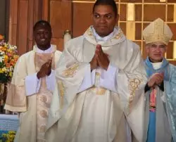 De médico a sacerdote: la historia de un panameño ordenado en la Basílica de Guadalupe 3 6 9