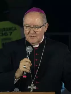 En bendición, obispo pide a la Virgen que proteja al Brasil del comunismo 2 Adair Jose Guimaraes 3x4