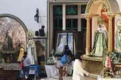Catedral en Filipinas presenta exposición de invocaciones marianas, hasta la Natividad de María 2 Catedral nas Filipinas promove Exposicao de Invocacoes Marianas 700x466 1