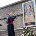 Mosaico de Nossa Senhora de Coromoto e instalado nos Jardins do Vaticano