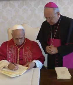 León XIV firma su primera exhortación apostólica, «Dilexi te» 2 papa exortacao