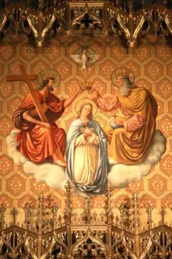 Cardenal Fernández dice ahora que sí se puede usar el título “corredentora”, de forma privada 2 2 4