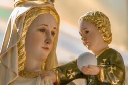 1 de enero, la primera corona para la Reina del Cielo: las 4 grandes solemnidades marianas del año 2 5 9