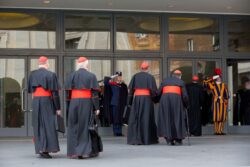 No se sabe la agenda del próximo consistorio, pero más o menos ya se sabe... 2 6 1