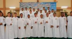 En isla de Indonesia se forman centenas de sacerdotes para el mundo 2 Sin titulo