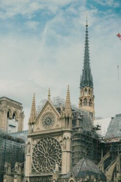 La catedral de Notre Dame de París recibe más visitantes que el Louvre y la Torre Eiffel 2 gavin li vX 9JSfGoc unsplash