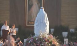 Gran Rosario de Bendiciones reúne a miles en Montevideo 2 1 8