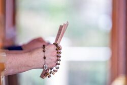 Famoso exorcista relata el sorprendente efecto del rosario en los demonios 2 2025 10 12 LS 172A0282