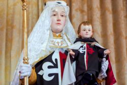 Invocar a Santa María Madre de Dios, para comenzar bien el año 2 5