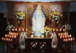 “El fuego simplemente se detuvo”: un campamento católico agradece a la Virgen María por su milagro 2 NSCHAMPION12345