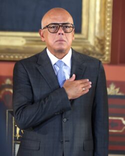 Curas no, Cristo chavista sí, pero Sai Baba también: el contorsionismo religioso de la cúpula venezolana 2 4 3