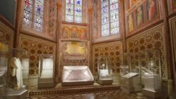 Reliquias de San Francisco, expuestas en Asís para la veneración por primera vez en la historia 3 Reliquias de Sao Francisco sao expostas em Assis para veneracao dos fieis 3