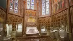 Reliquias de San Francisco, expuestas en Asís para la veneración por primera vez en la historia 3 Reliquias de Sao Francisco sao expostas em Assis para veneracao dos fieis 3