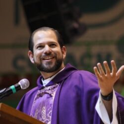 Sacerdote bendice México desde una azotea ante la violencia: “El diablo da patadas de ahogado” 2 UnvoFZl2