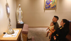 En Ecuador: adoración al Santísimo transforma a más de 100 parejas cada mes 2 3 1