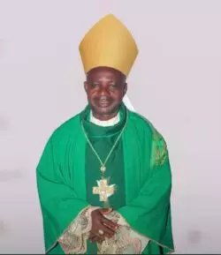 “No tenemos miedo”, dice obispo de Nigeria tras incendio que devastó una parroquia 2 4 2