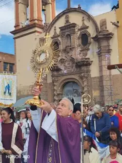 El 8M feministas casi destrozan la iglesia La Compañía, en México: siguen los actos de reparación 2 4 6