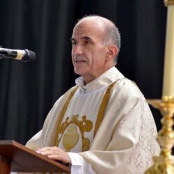 Dos sacerdotes mueren al rescatar a monaguillos que se ahogaban, en Ecuador 2 HDZhiYsaMAMFE4T