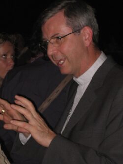 Una más del Obispo de Amberes: ahora anuncia que ordenará hombres casados 2 Johan Bonny1