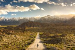 En el camino de la virtud, no avanzar es retroceder 2 lonely person walking pathway alabama hills california with mount whitney 700x466 1