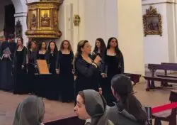 En la iglesia de San Ignacio en Bogotá, jóvenes colmaron las naves con notas gregorianas de un ‘oficio de tinieblas’ 3 5