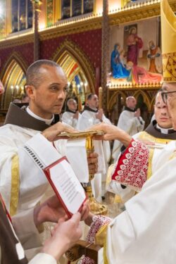 Con ordenación de 26 sacerdotes, Heraldos del Evangelio consolidan su crecimiento y presencia internacional 4 7N2A0843 700x1050 1