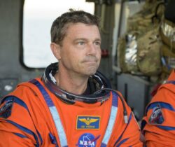 Astronauta declara que se emocionó en su encuentro con el capellán tras la misión espacial 2 Astronauta se emociona ao relatar encontro com capelao apos missao espacial