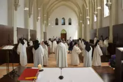 Las monjas trapenses del monasterio de Notre Dame des Gardes, su vida y sus mermeladas 2 Eucharistie 2