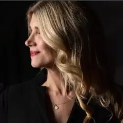 La dramaturga alemana Angela Richter: era monaguilla y pasó por el ateísmo, el esoterismo, hasta regresar a la fe 2 uMRWXZxm 400x400