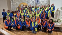 Casi 10.000 peregrinos se dirigen a pie hacia el Santuario de Fátima, en Portugal 2 3 3