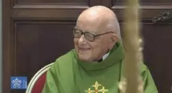 ‘Nunca me ha faltado nada’: el sacerdote de 103 años que sigue celebrando misa en el Vaticano 2 G1W0xTrWgAAb4kn