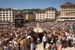 Imagen peregrina de Nuestra Señora de Fátima visita Suiza por primera vez 2 Imagem Peregrina de Nossa Senhora de Fatima visita a Suica pela primeira vez 1