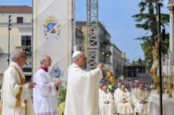 O Santo Rosario reconduz nossas vidas a Jesus assegura Leao XIV 5