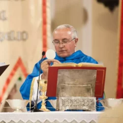 Padre Carlos, o de esos hombres que terminan de modelar una nación 3 Padre Carlos 2 700x700 1