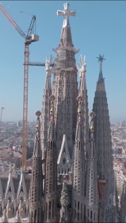 España: bendición e inauguración de la Torre Jesucristo de la iglesia Sagrada Familia por el Papa León XIV 3 vlcsnap 2026 05 22 10h25m23s219 250x444 1