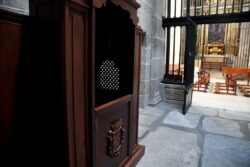 Francia: se retira el artículo que quería cercenar el secreto de confesión 2 1 3